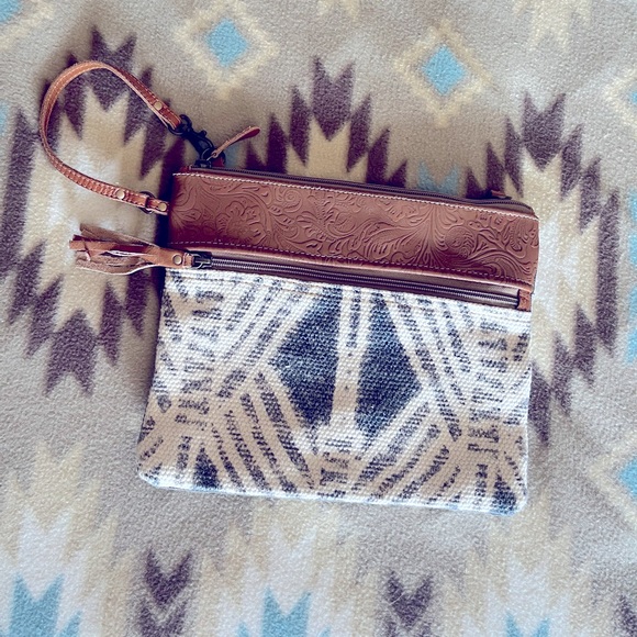 Myra Bag Handbags - Myra wrislet